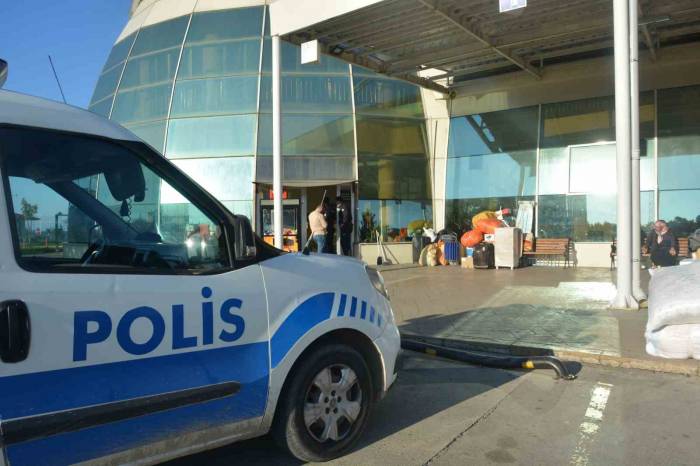 Otobüs Terminalinde Eski Eşini Silahla Yaraladı