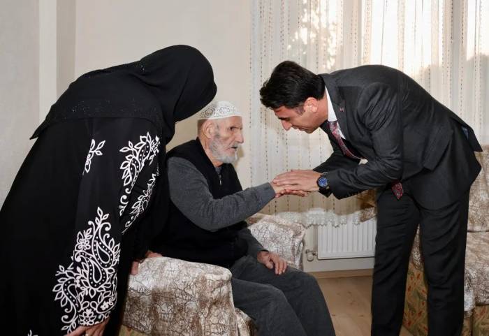 Vali Şehit Ailesini Yalnız Bırakmadı