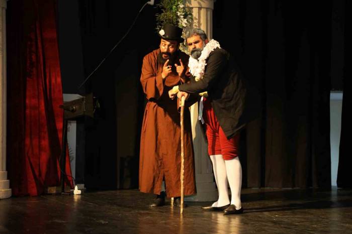 Van Büyükşehir Belediyesi’nden Ücretsiz Tiyatro