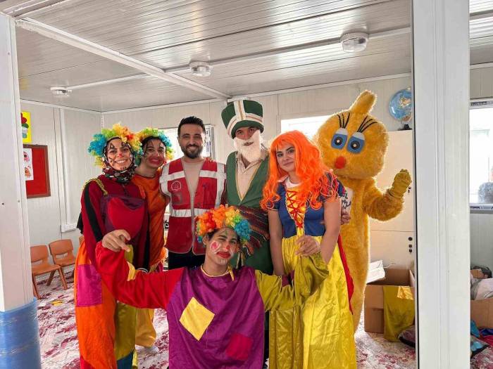 Depremzede Çocuklar Doyasıya Eğlendi