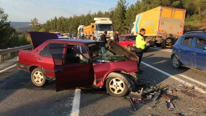 Bilecik’te Kamyon İle Otomobil Çarpıştı: 1 Ölü, 2 Yaralı
