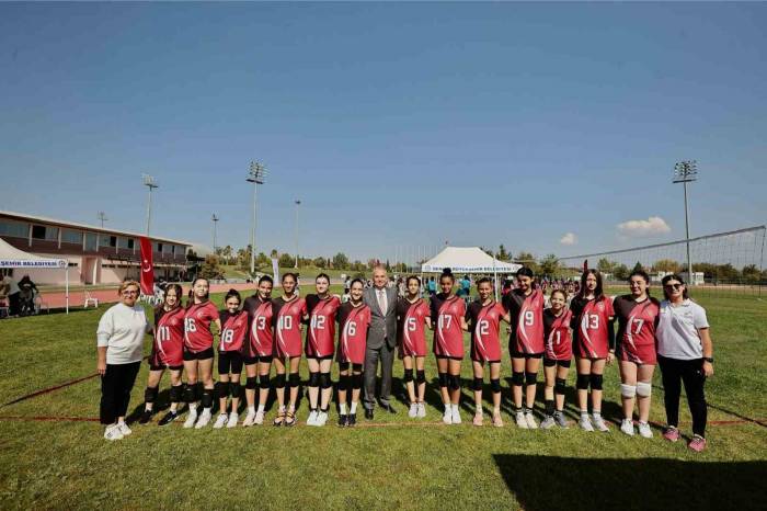 Büyükşehir Cumhuriyet Turnuvası Başladı