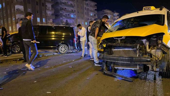 Diyarbakır’da İki Araç Çarpıştı: 1 Yaralı