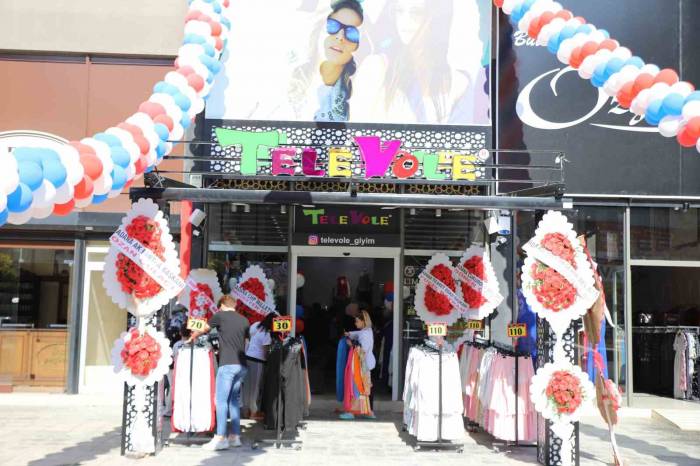 Gaziantepli Kadınlar İndirimli Ürünleri Almak İçin Birbiriyle Yarıştı