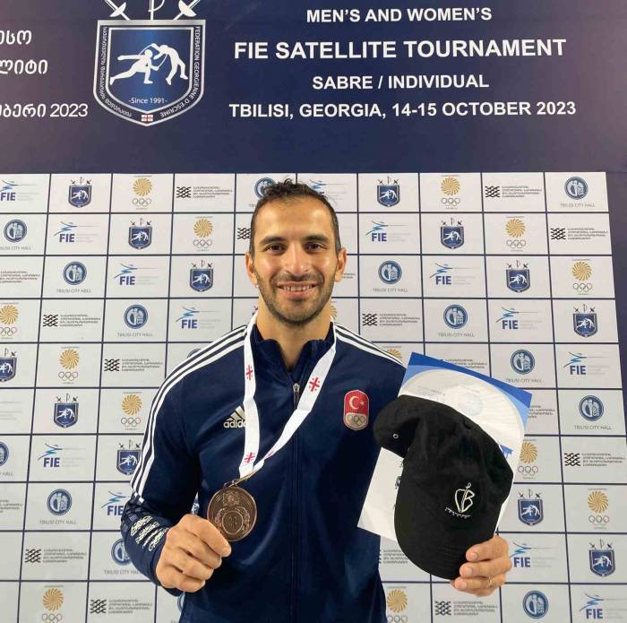 Milli Eskrimci Enver Yıldırım, Tiflis’te Bronz Madalya Kazandı
