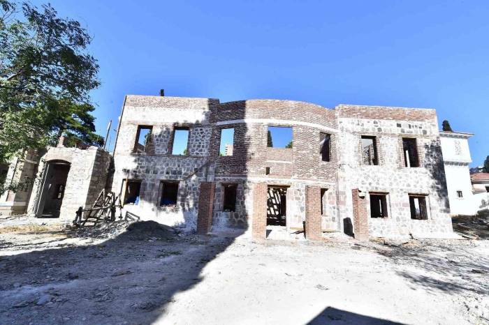 İzmir’in En Büyük Levanten Köşkü 2024’te Kullanıma Açılacak