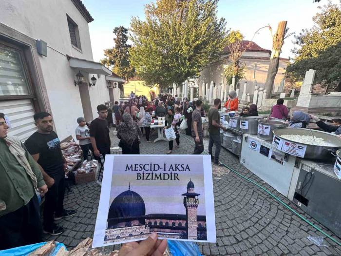 Gazze Şehitleri İçin Yemek Hayrı Düzenlendi