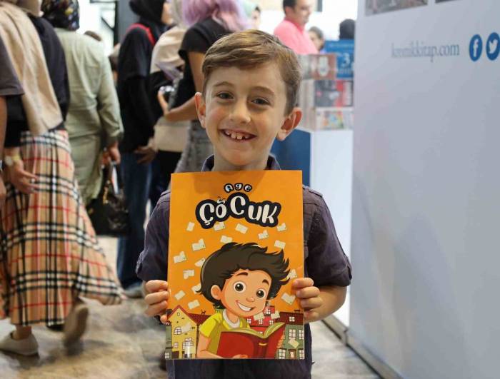 Bu Dergi Miniklerin İlgi Odağı Oldu