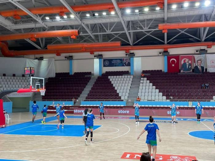 İzmit Belediyespor, Hatay Büyükşehir’i Mağlup Etti