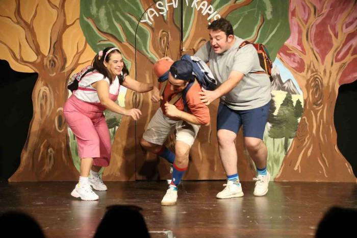 Kent Tiyatrosu, Minikler Tarafından Zevkle İzlenildi