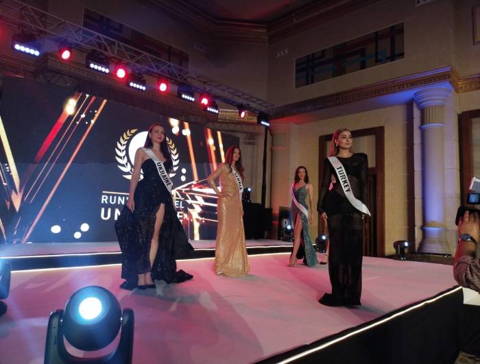 Runway Model Universe Güzellik Yarışmasında Filistin Bayraklı Yarışmacı Geceye Damga Vurdu