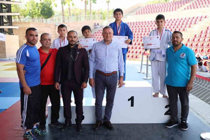 Enkaz Kentte Hayat Normale Dönüyor; 11 İlden 284 Sporcu Judo Şampiyonası’nda Ter Döktü