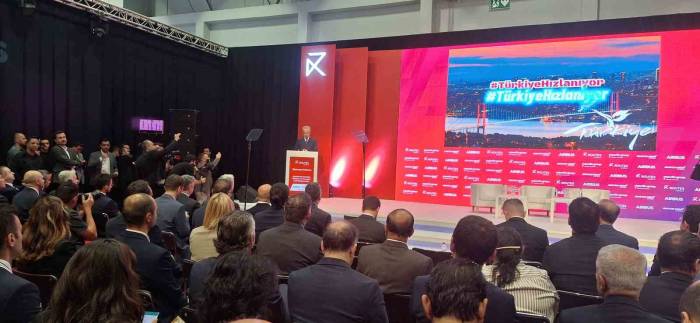 Bakan Uraloğlu: "Gökyüzünde Kurduğumuz Köprülerle Küresel Bir Havacılık Merkezi Olduk"