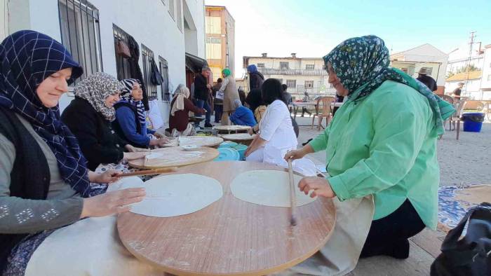 İki Gün Sürecek Hayır Çarşısı Açıldı