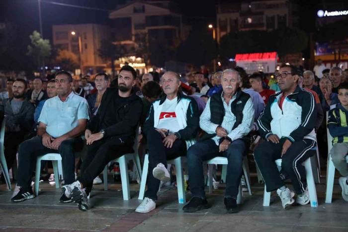 Başkan Atabay, Milli Heyecana Ortak Oldu