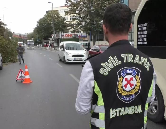 Bakırköy’de Yaya Geçidi Denetiminde Bazı Sürücüler Cezalara İtiraz Etti