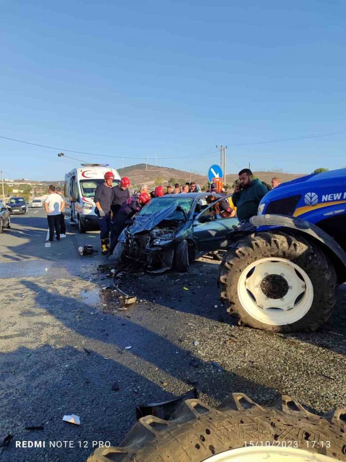 Traktör İle Otomobil Kaza Yaptı: 2 Yaralı