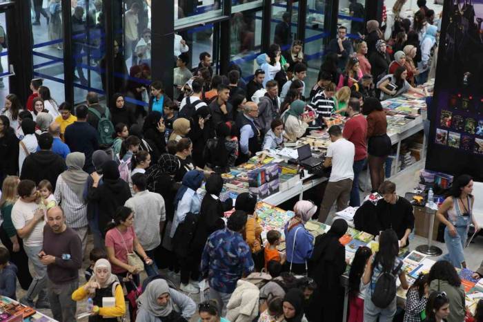Kitap Fuarını 988 Bin Kişi Ziyaret Etti