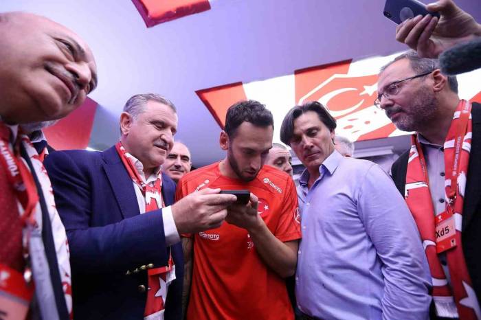 Cumhurbaşkanı Erdoğan’dan, A Milli Takım’a Tebrik Telefonu