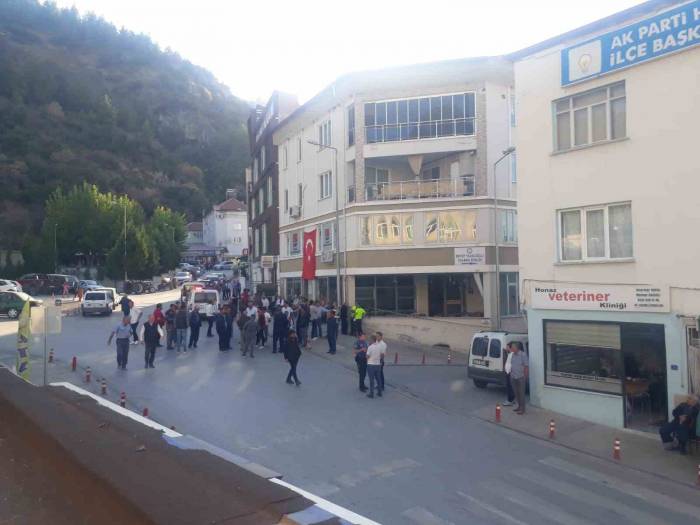 Kahvehanede Oturan Bacanağına Kurşun Yağdırdı: 1 Ölü, 1 Yaralı