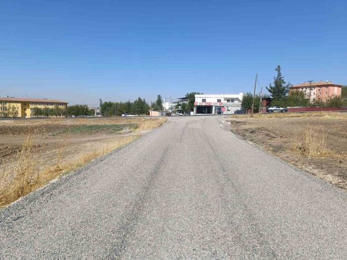 Diyarbakır’da Kırsal Mahallelerde Yol Çalışmaları Sürüyor