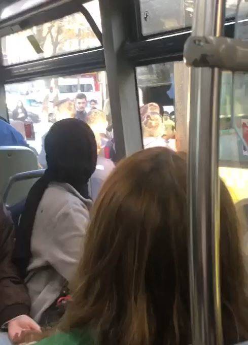 Yol Verme Tartışmasında Şoförü Darp Edip İett Otobüsünü Taşladılar