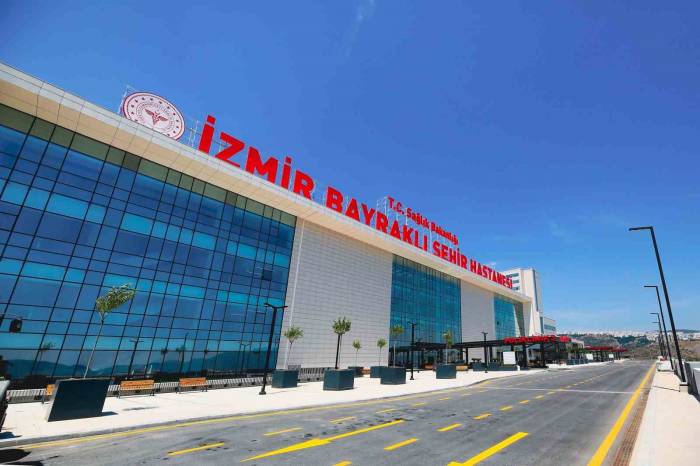 İzmir Şehir Hastanesi Hasta Kabulüne Başladı