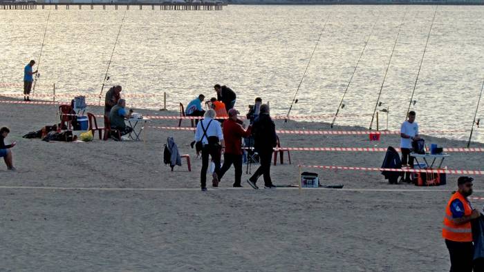 Ilıca Plajı’ndaki Balık Avı Turnuvasına Yoğun İlgi