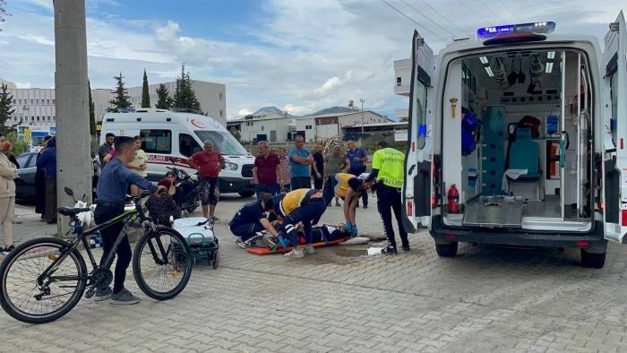 Kazada Yaralanan Kız Çocuğu Acısını Unutup Polise "Ceza Yazmayın Lütfen" Dedi