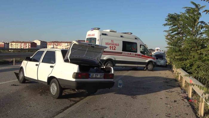 Kırıkkale’de İki Otomobil Çarpıştı: 3 Yaralı