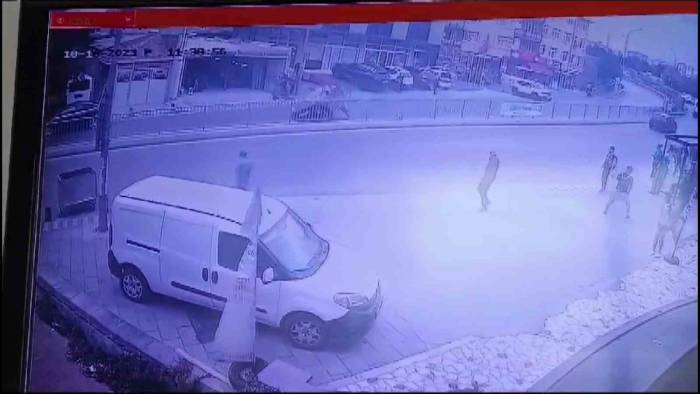 Maltepe’de Kontrolden Çıkarak Takla Atan Araç Kamerada