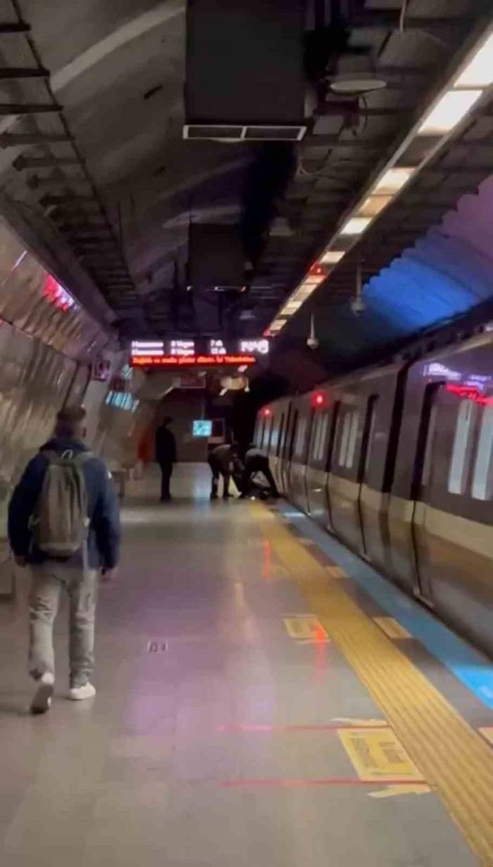 Mecidiyeköy Metrosunda Korku Dolu Anlar: Raylara Düşen Genç Son Anda Kurtarıldı