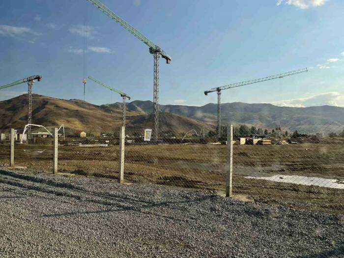Hastane İnşaatından Düşen İşçi Yaralandı