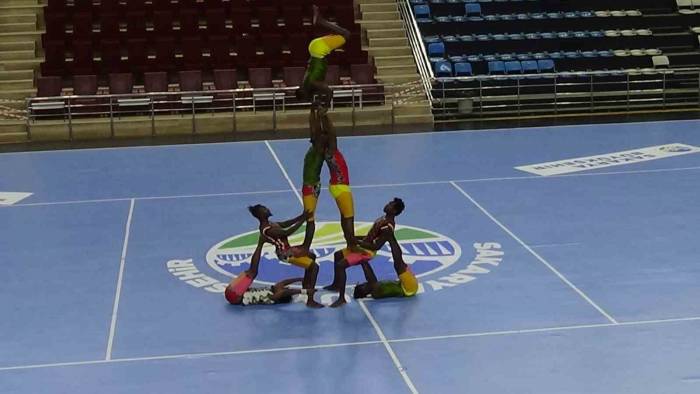 Gösteride Nefesler Tutuldu, Aileler Doyasıya Eğlendi