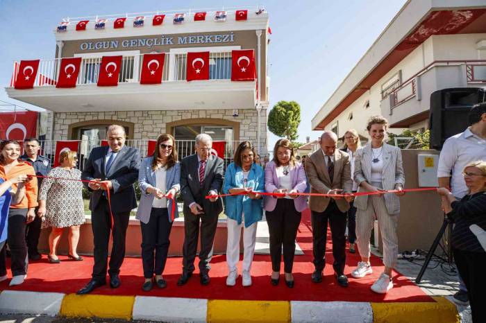 Balçova’da ’olgun Gençlik Merkezi’ Açılışı Gerçekleşti