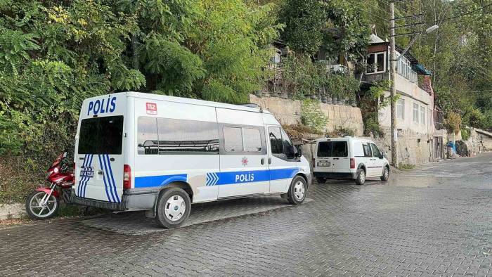 48 Yaşındaki Adam Evinde Ölü Bulundu