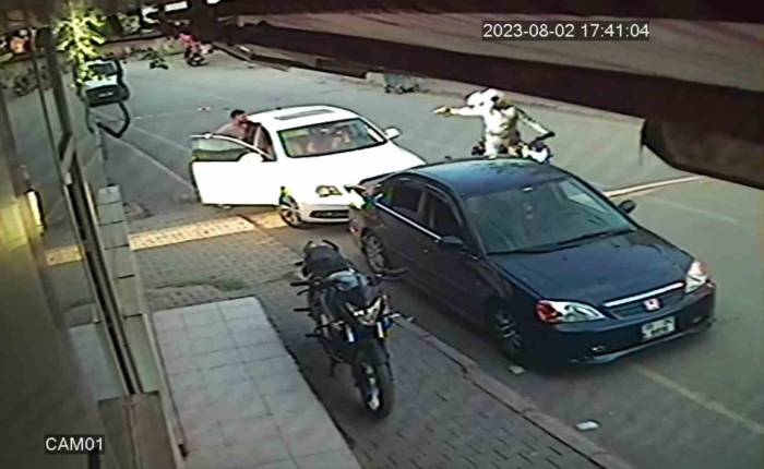 Fırına Gelen Uncunun 139 Bin Tl’sini Silah Zoruyla Gasp Ettiler: Bu Anlar Anbean Görüntülendi