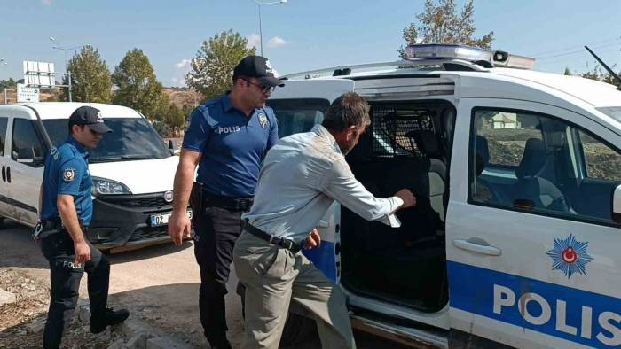 Sokaklarda Yatan Vatandaş Konteynere Yerleştirildi