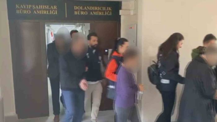 Devlet Arazilerini Satma Vaadiyle 65 Milyon Lira Vurgun Yapan Şebeke Çökertildi