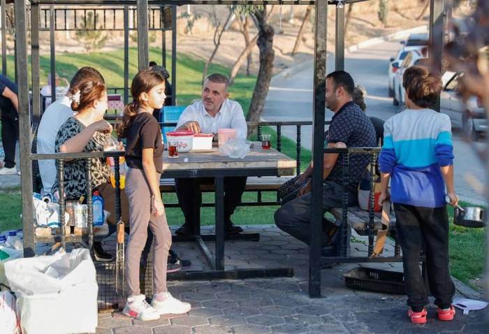 Sincan Belediye Başkanı Ercan: "Her Eli Sıkacaksınız, Her Haneye Gireceksiniz"