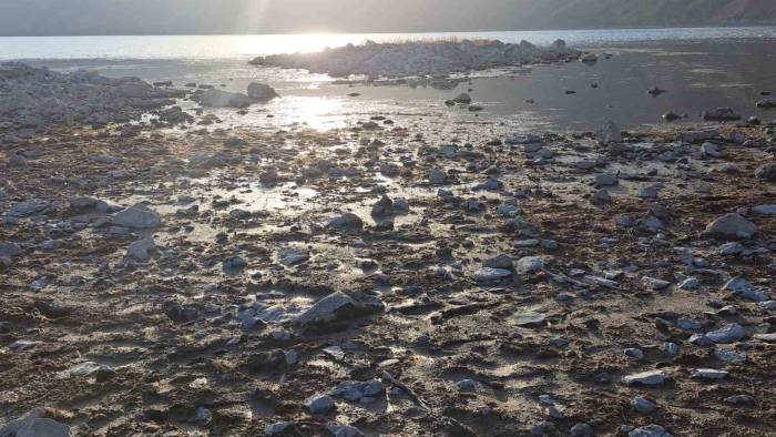 Nemrut Krater Gölü’nde Kuraklık Tehlikesi