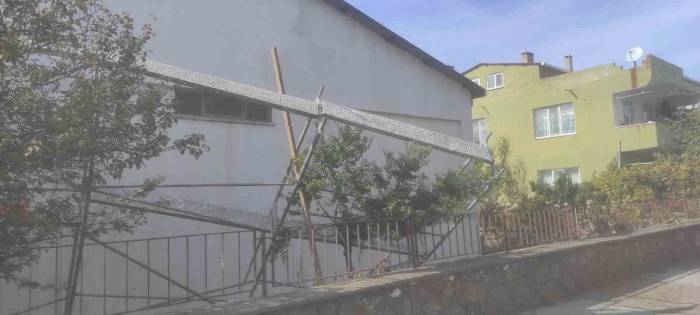 İnşaat İskelesinden Düşen İşçi Hayatını Kaybetti
