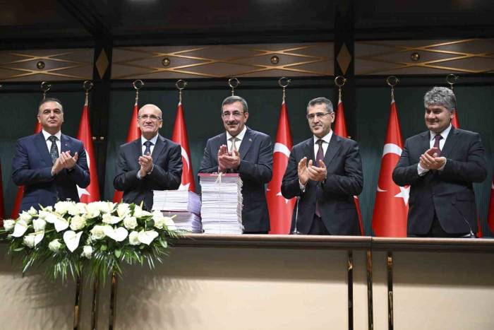 Cumhurbaşkanı Yardımcısı Yılmaz: “2023 Yılının Genelinde Ekonomik Büyümemizin Yüzde 4,4 Olarak Gerçeklemesini Öngörüyoruz”