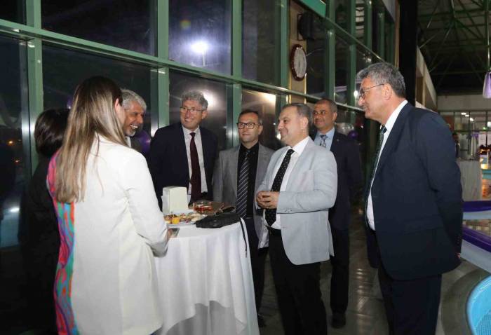 Erü’de ‘Rektör-akademisyenler Buluşması’ Başladı