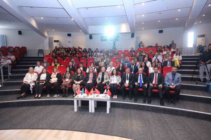 Deü’de Türk Dünyası İş Kadınları Zirvesi Başladı