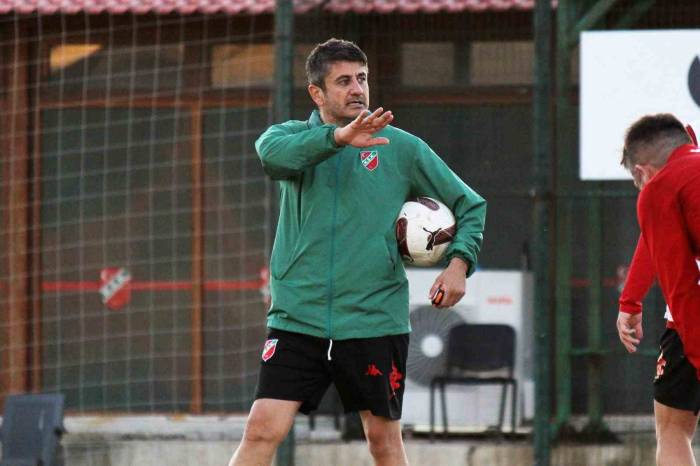 Ersin Aka: “Oyuncular Yatarak Çok Fazla Zaman Geçiriyor”