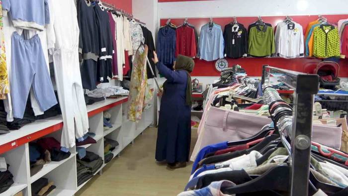 İhtiyacı Olan Alıyor, Bu Mağazada Her Şey Bedava