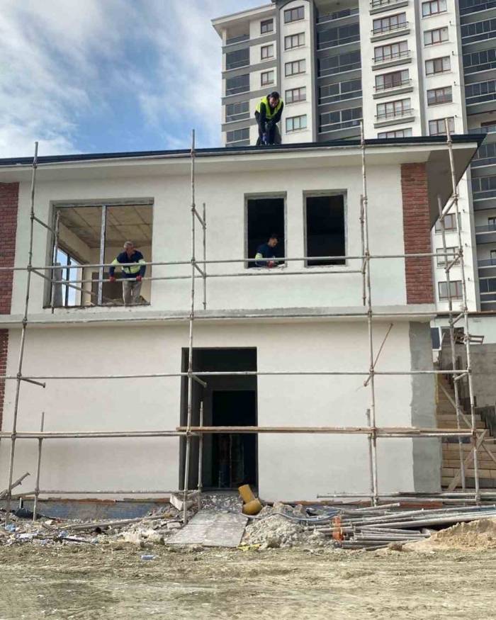 Pursaklar’da Modern Pazar Alanı Hızla Yükseliyor