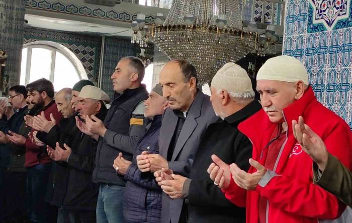 Ardahan’da İsrail’in Gazze’deki Hastaneye Saldırısı Protesto Edildi