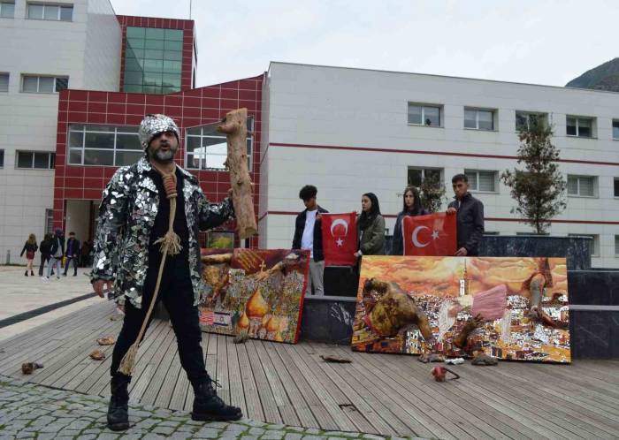 ’filistin’deki Bebeklerin Çığlığı’nı Odunla Anlattı